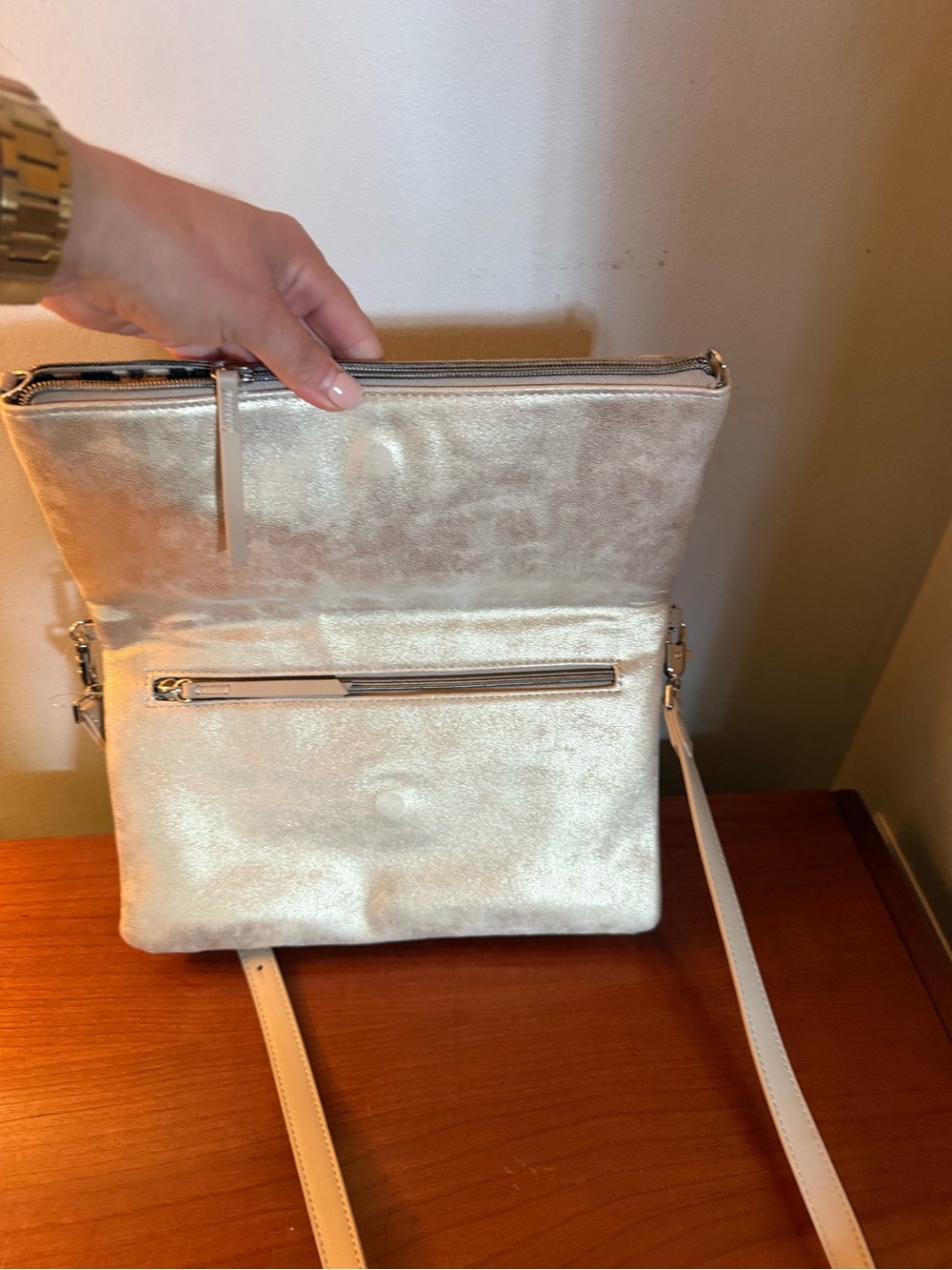 Stella & Dot Textured Cream Quilted Style Crossbody with Adjustable Strap NWOT - Picture 2 of 7